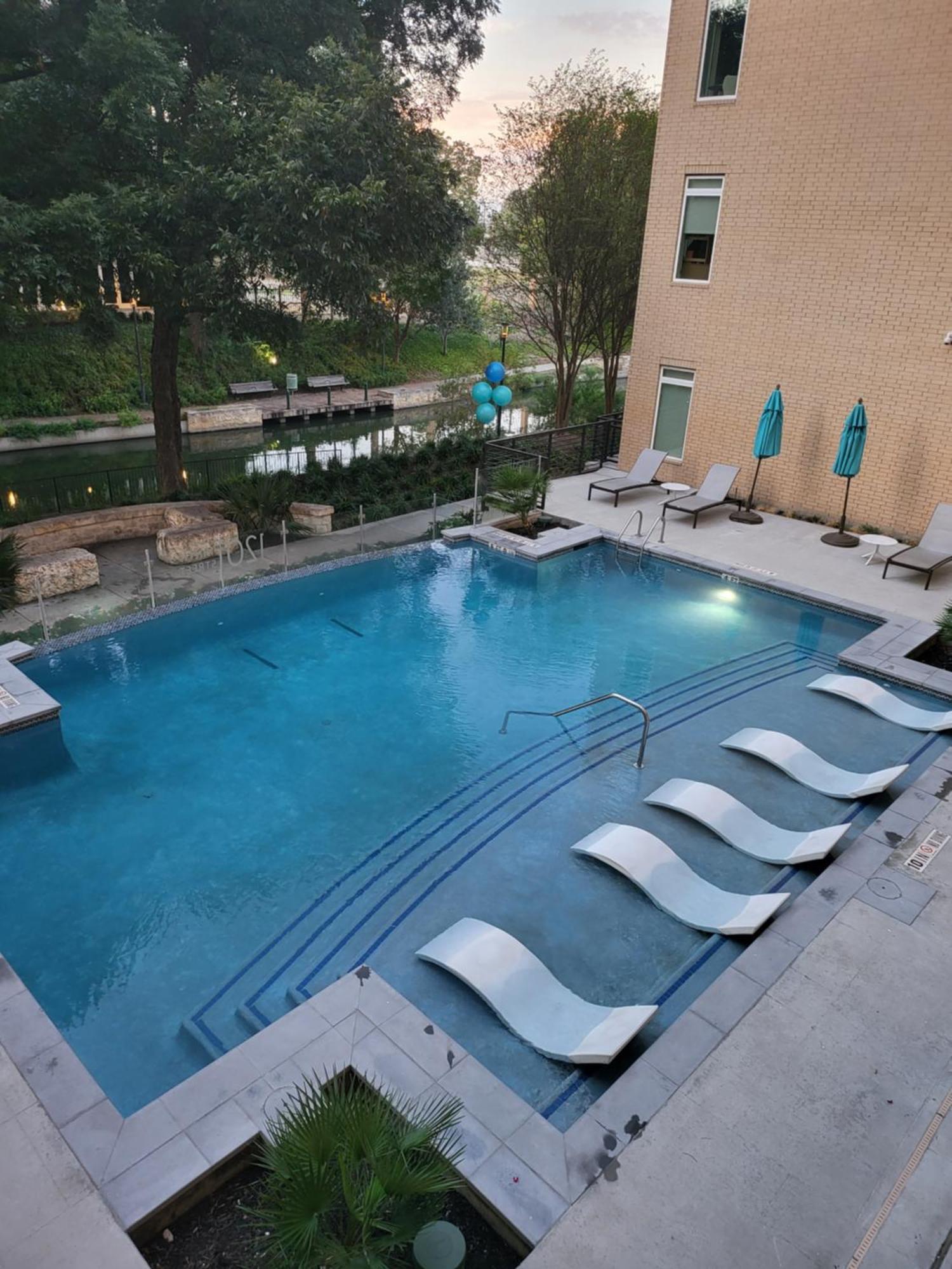 Appartement Beautiful On Riverwalk W King Ste Free Parking Pet Friendly Centrally Located On The Riverwalk
